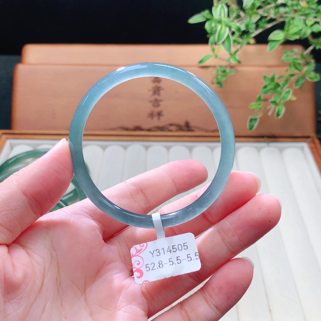 未镶嵌手镯（圆镯）翡翠无**宝
