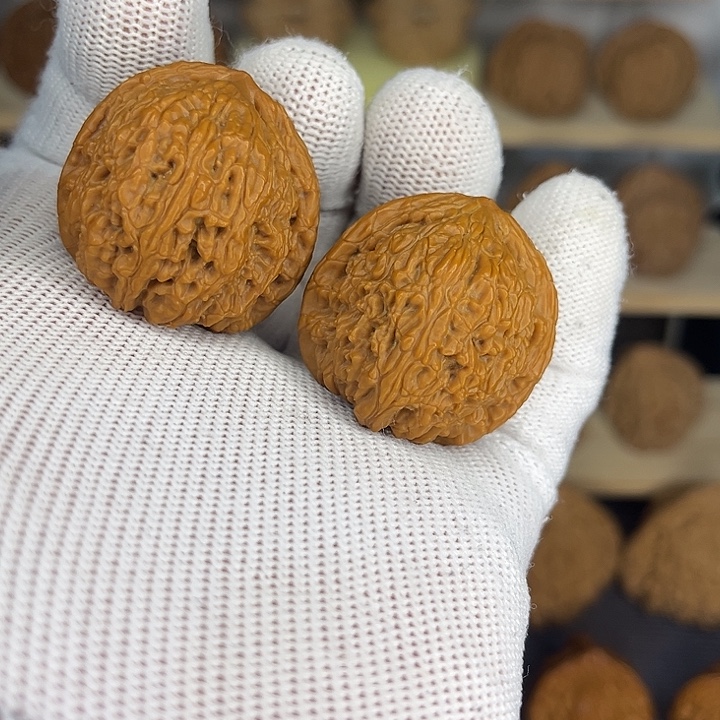 文玩核桃吊坠34承德密纹红宝石一般对