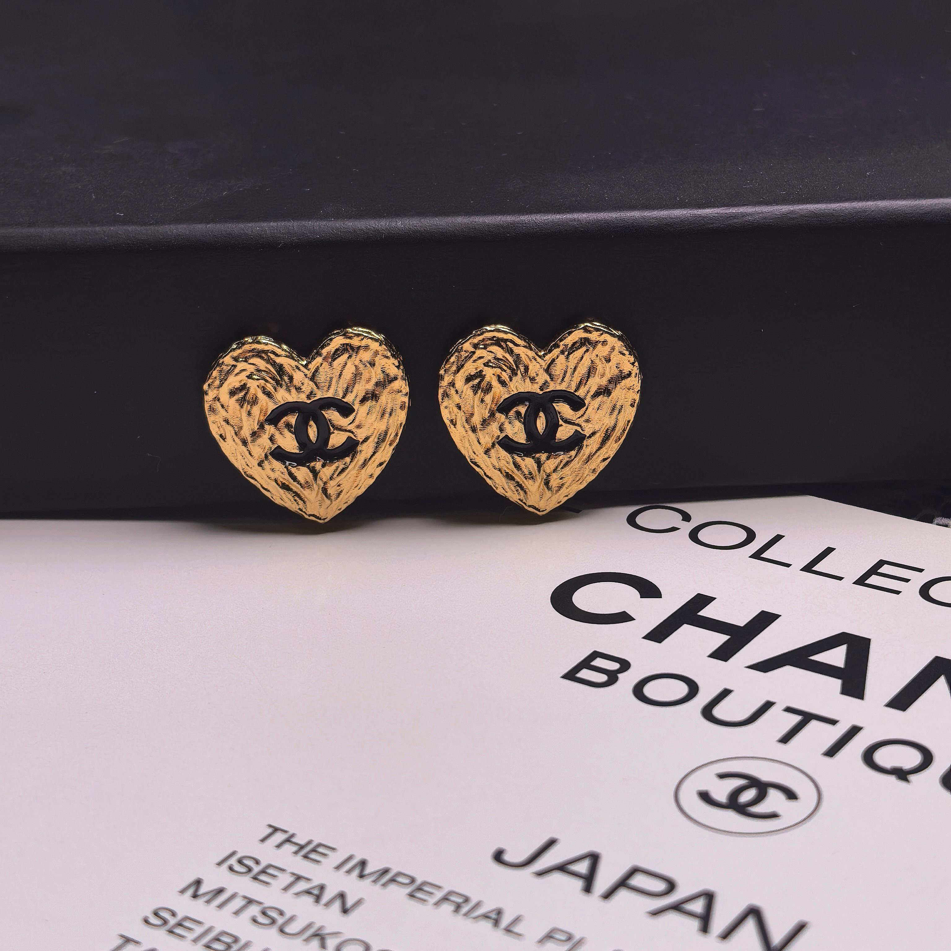 99新 Chanel/香奈儿 Chanel24P熔岩爱心耳夹