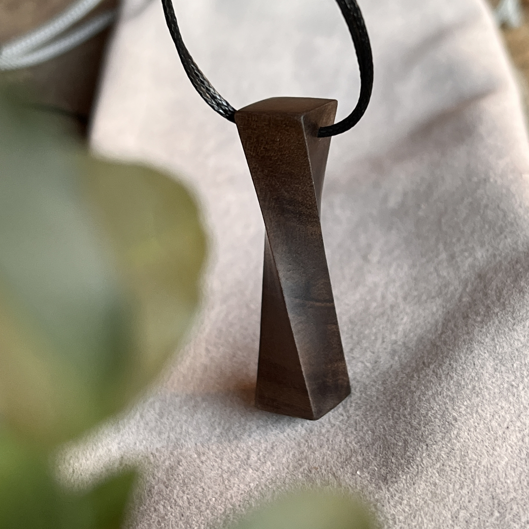 阴沉老山檀精工吊坠【扭转乾坤】