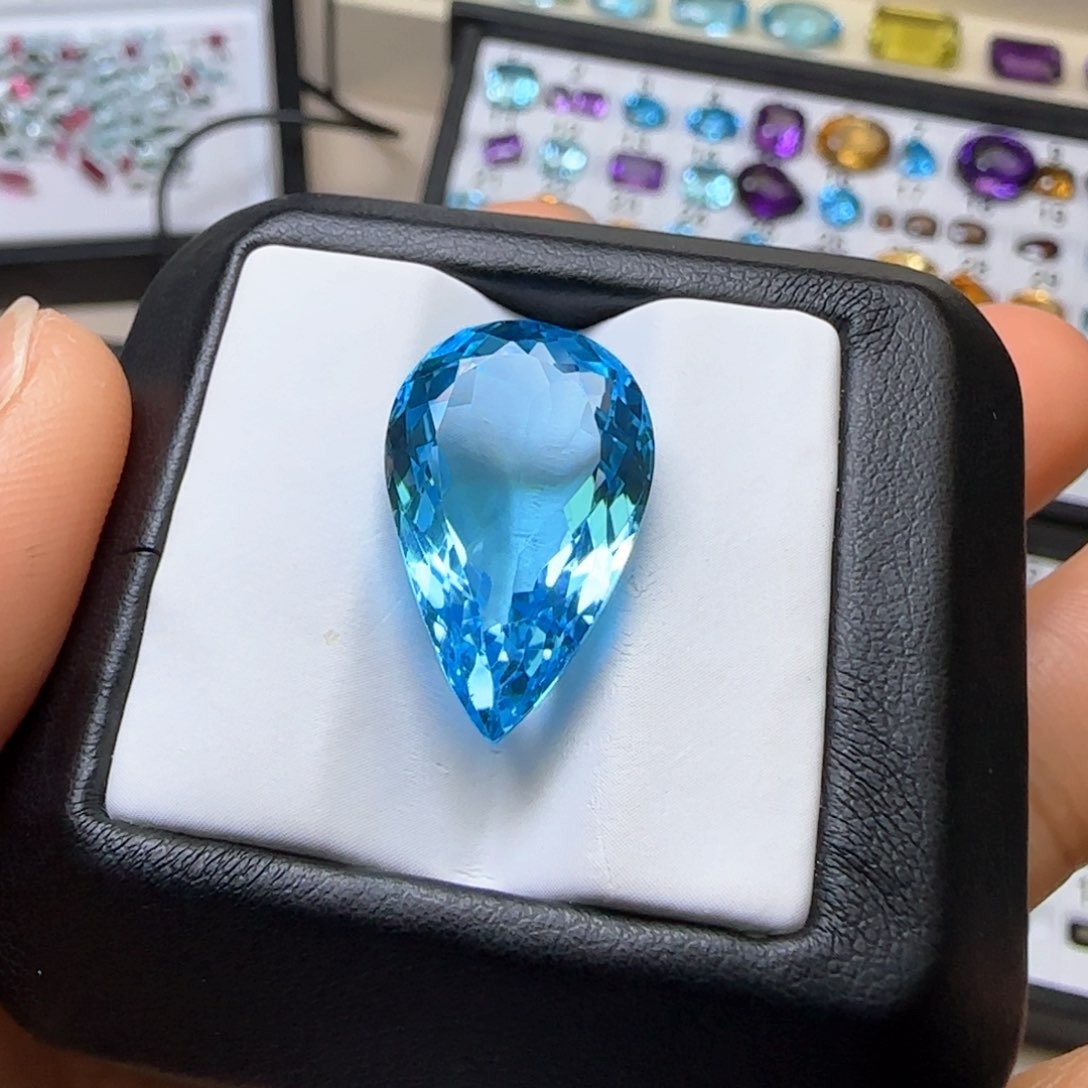 托帕石裸石未镶嵌水滴 20.2克拉