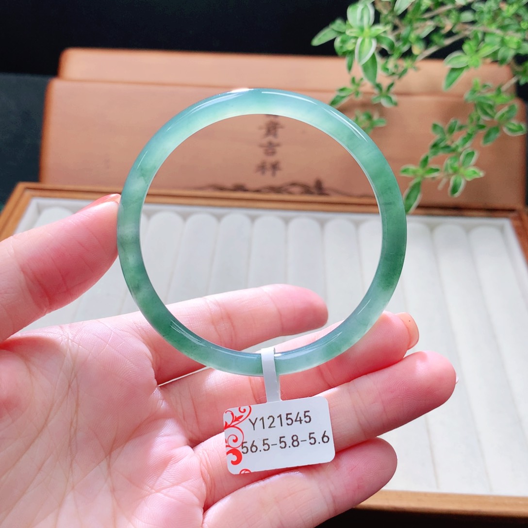 未镶嵌手镯（圆镯）翡翠