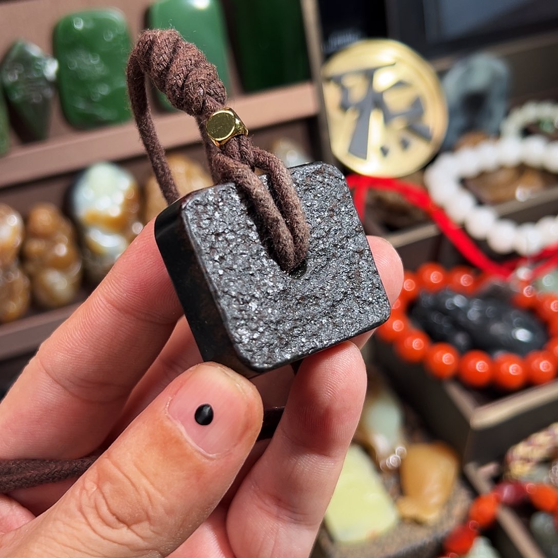 和田玉颈饰未镶嵌新疆塔青原皮