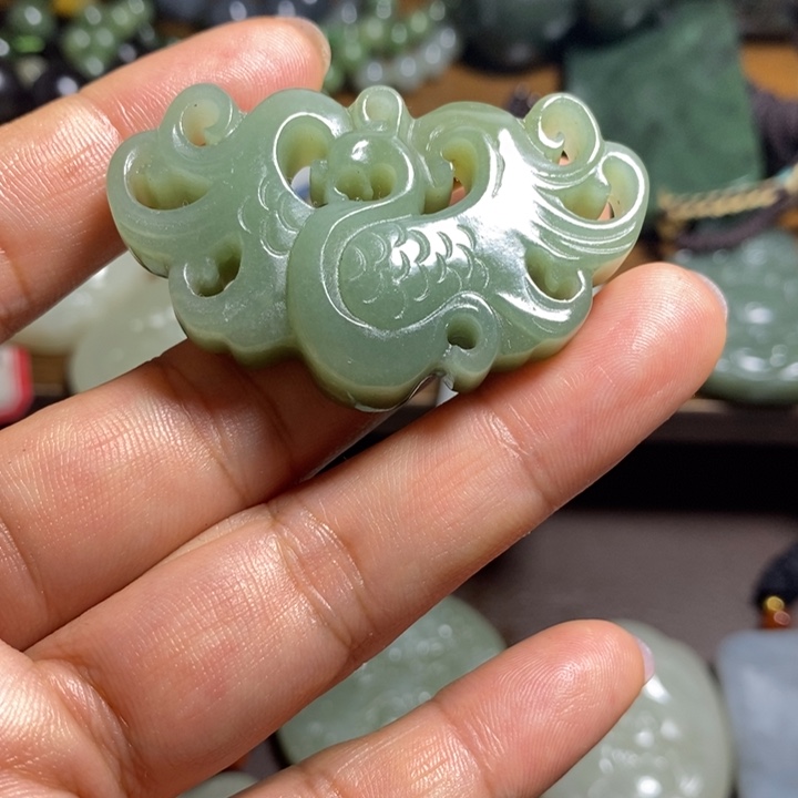 颈饰未镶嵌和田玉（子料）