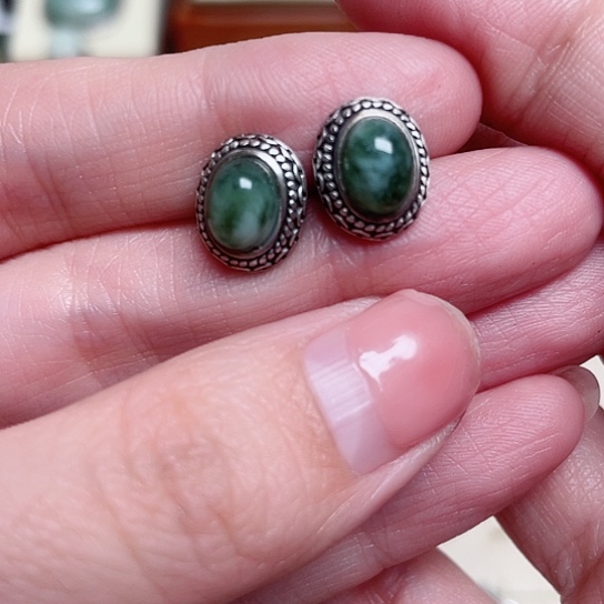透闪石-蛇纹石玉耳钉银S925镶嵌