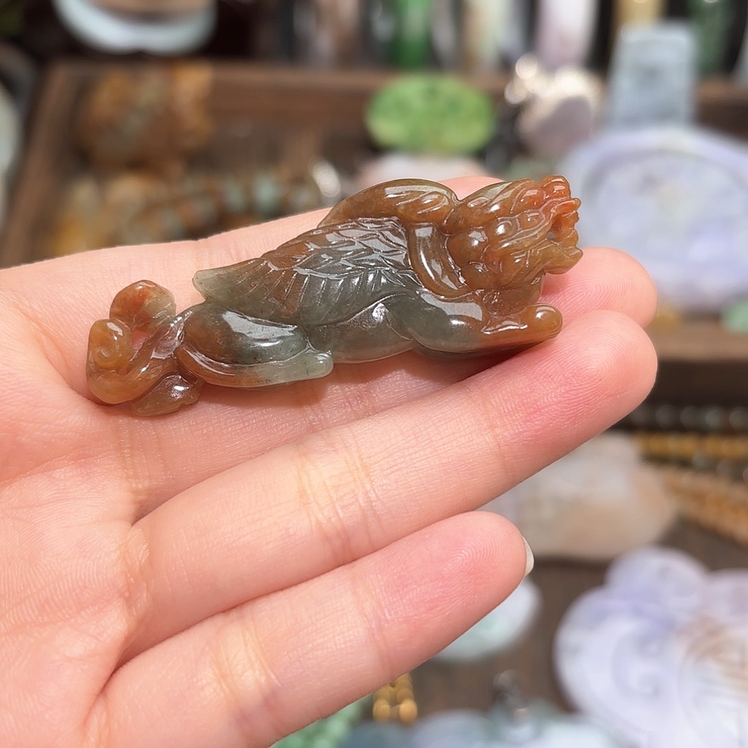 翡翠未镶嵌颈饰南齐老料三彩飞天貔犰