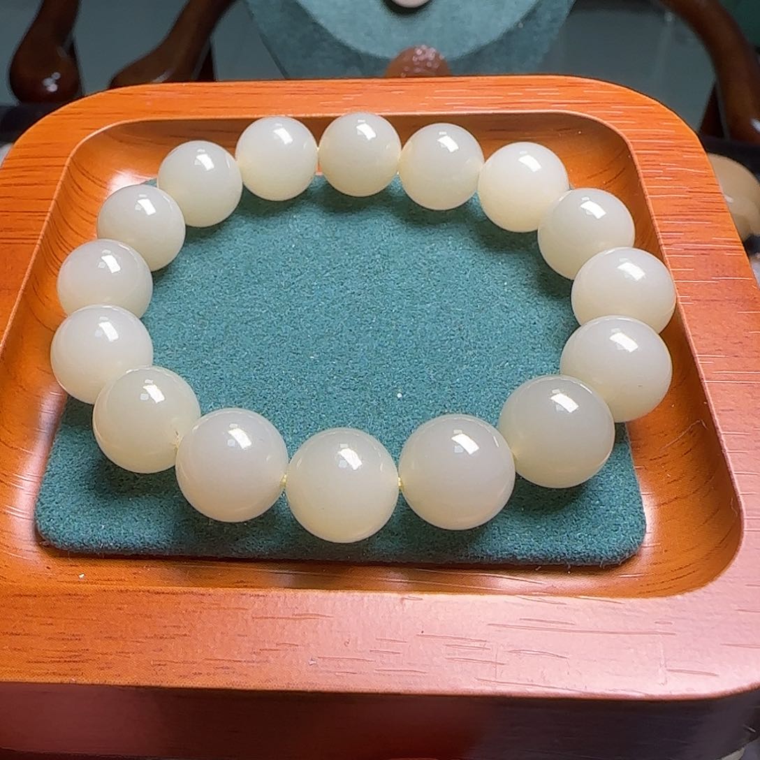 和田玉颈饰未镶嵌黛*