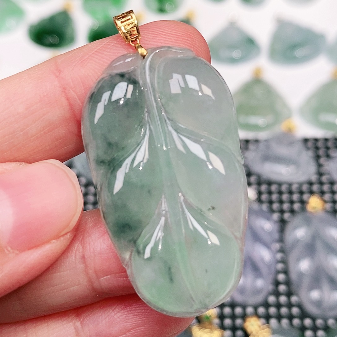 翡翠18K金镶嵌颈饰