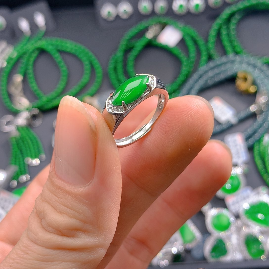 翡翠手链未镶嵌翡翠