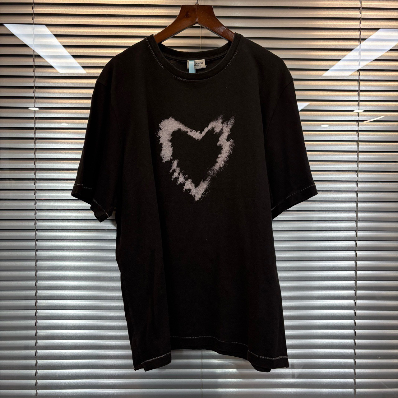 99新 YSL/圣罗兰 YSL/爱心印花黑色短袖/尺码XL/99新/fg205501 