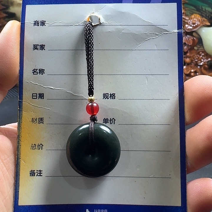 和田玉颈饰未镶嵌张**：