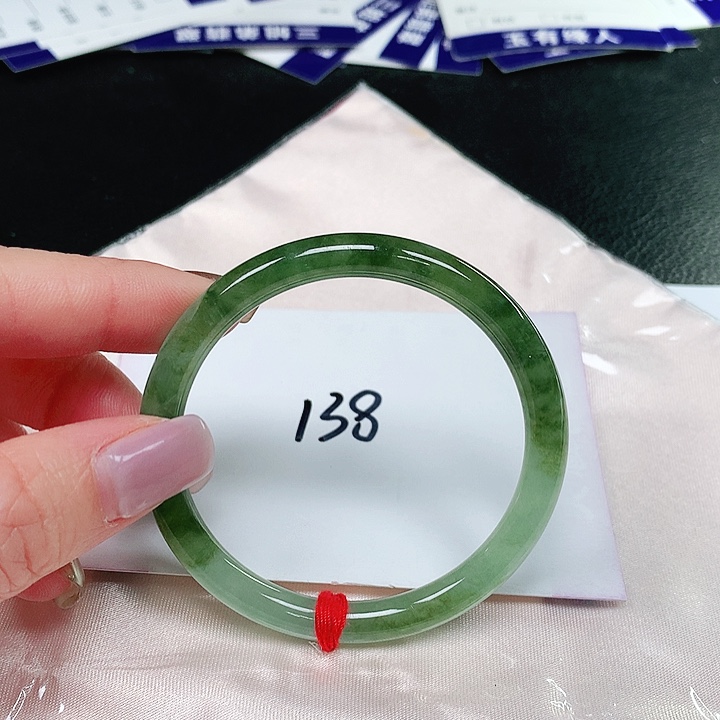 翡翠手镯（圆镯）未镶嵌