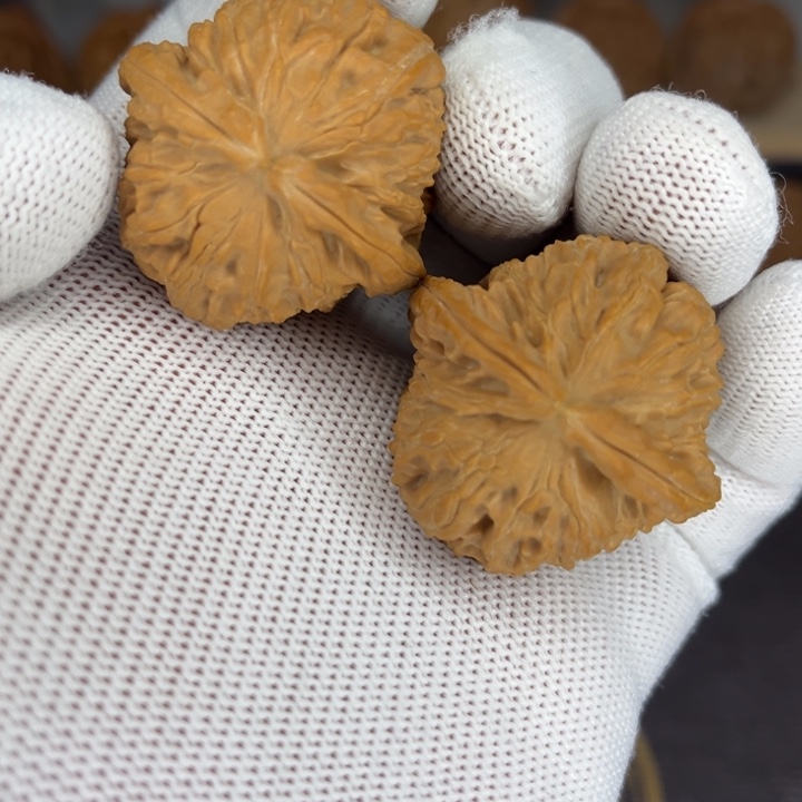 文玩核桃吊坠36白狮子