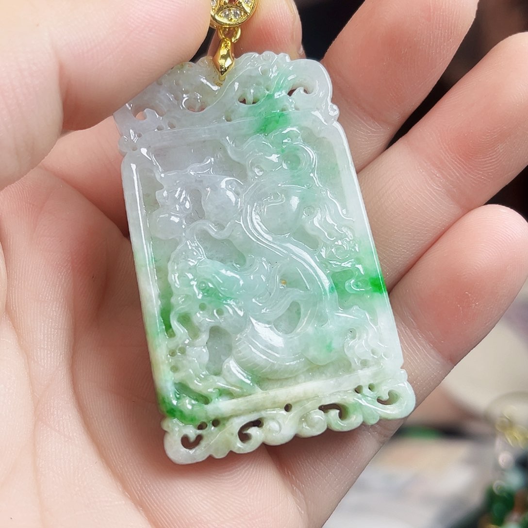 翡翠颈饰未镶嵌吊坠
