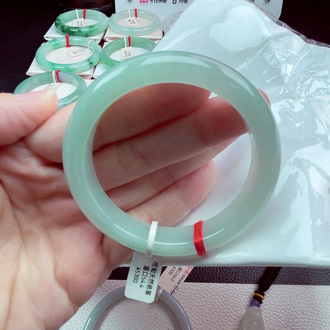 翡翠手镯未镶嵌天然缅甸翡翠