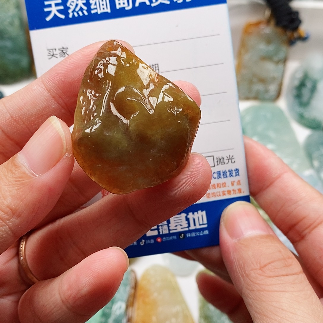 翡翠未镶嵌颈饰悟道