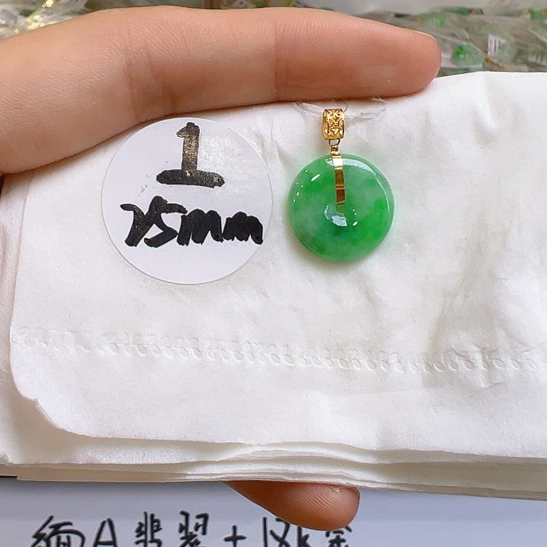 翡翠18K金镶嵌颈饰翡翠