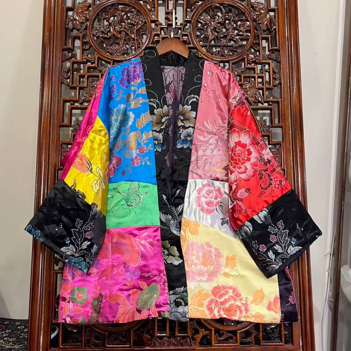 冬款老料织锦软缎棉服外套