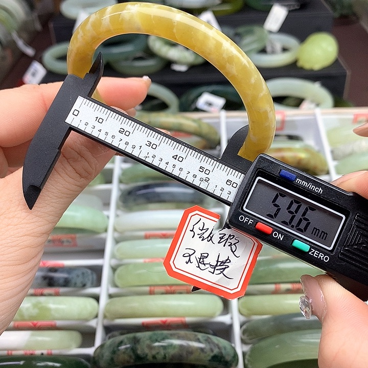 蛇纹石玉手镯未镶嵌845
