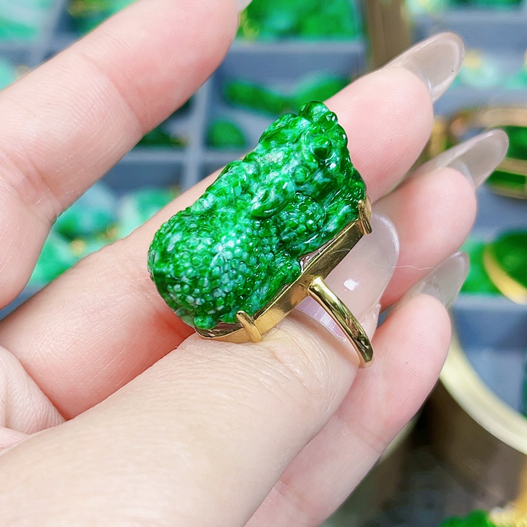 翡翠颈饰银S925镶嵌戒指