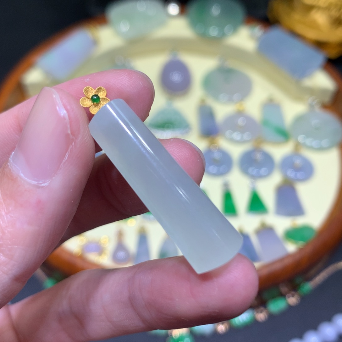 翡翠吊坠(不含链)18K金镶嵌