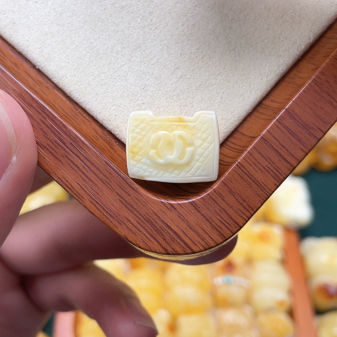 琥珀裸石未镶嵌蜜蜡