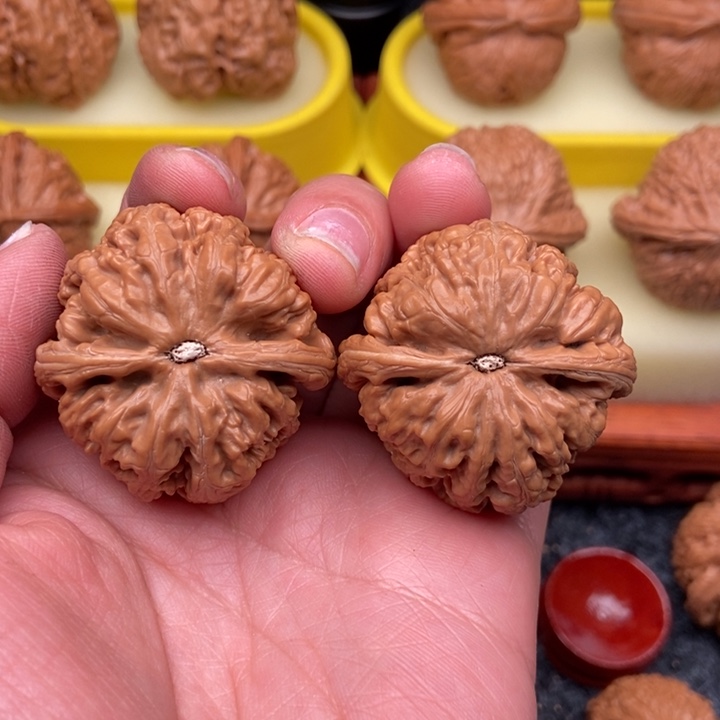 文玩核桃吊坠别***?38粗筋