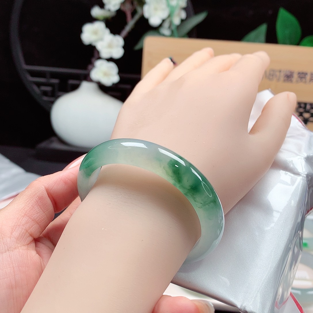 未镶嵌手镯（贵妃镯）翡翠121号，天然A货翡翠手镯