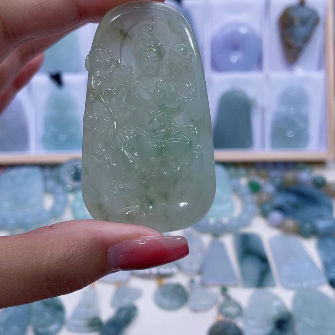 翡翠颈饰未镶嵌心****边