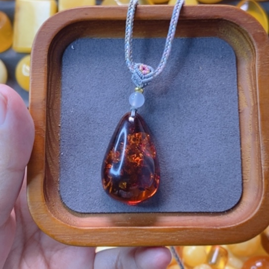 琥珀未镶嵌颈饰天然蜜蜡