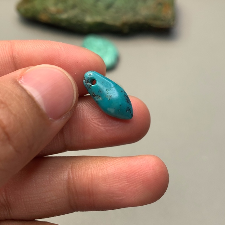 绿松石颈饰未镶嵌