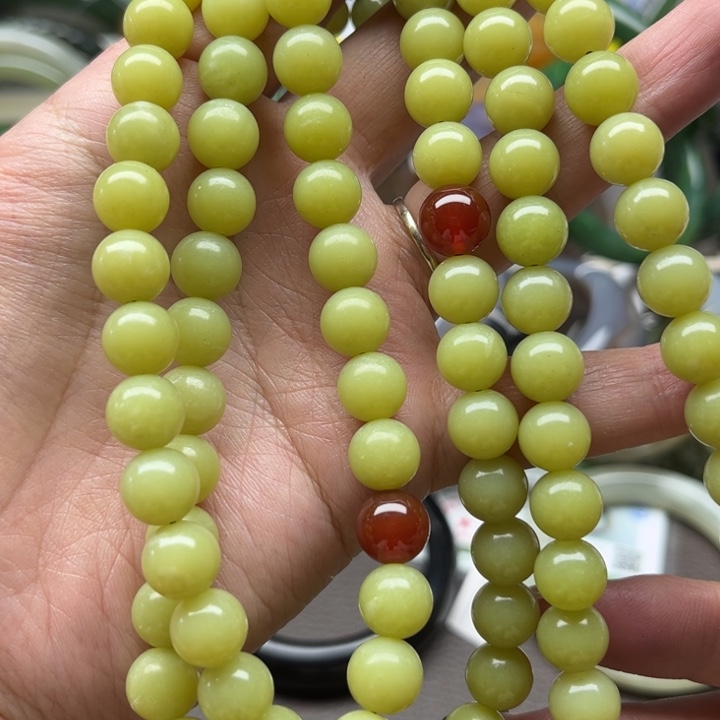 蛇纹石玉颈饰未镶嵌