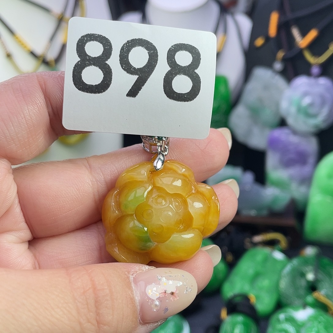 翡翠未镶嵌吊坠(赠链)