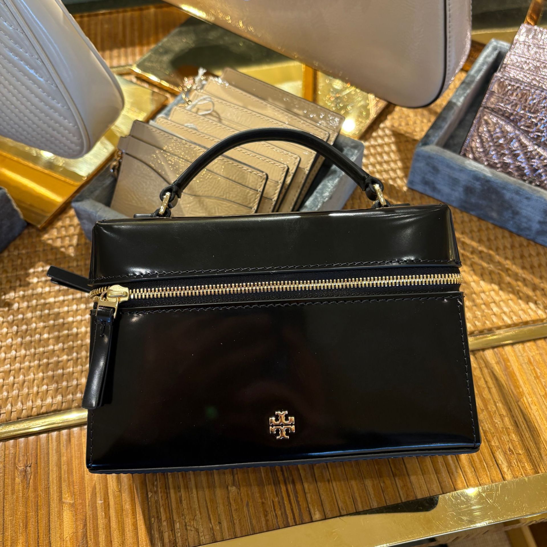 TORY BURCH/汤丽柏琦Emerson亮面手提斜挎盒子包化妆包 约18*11*7