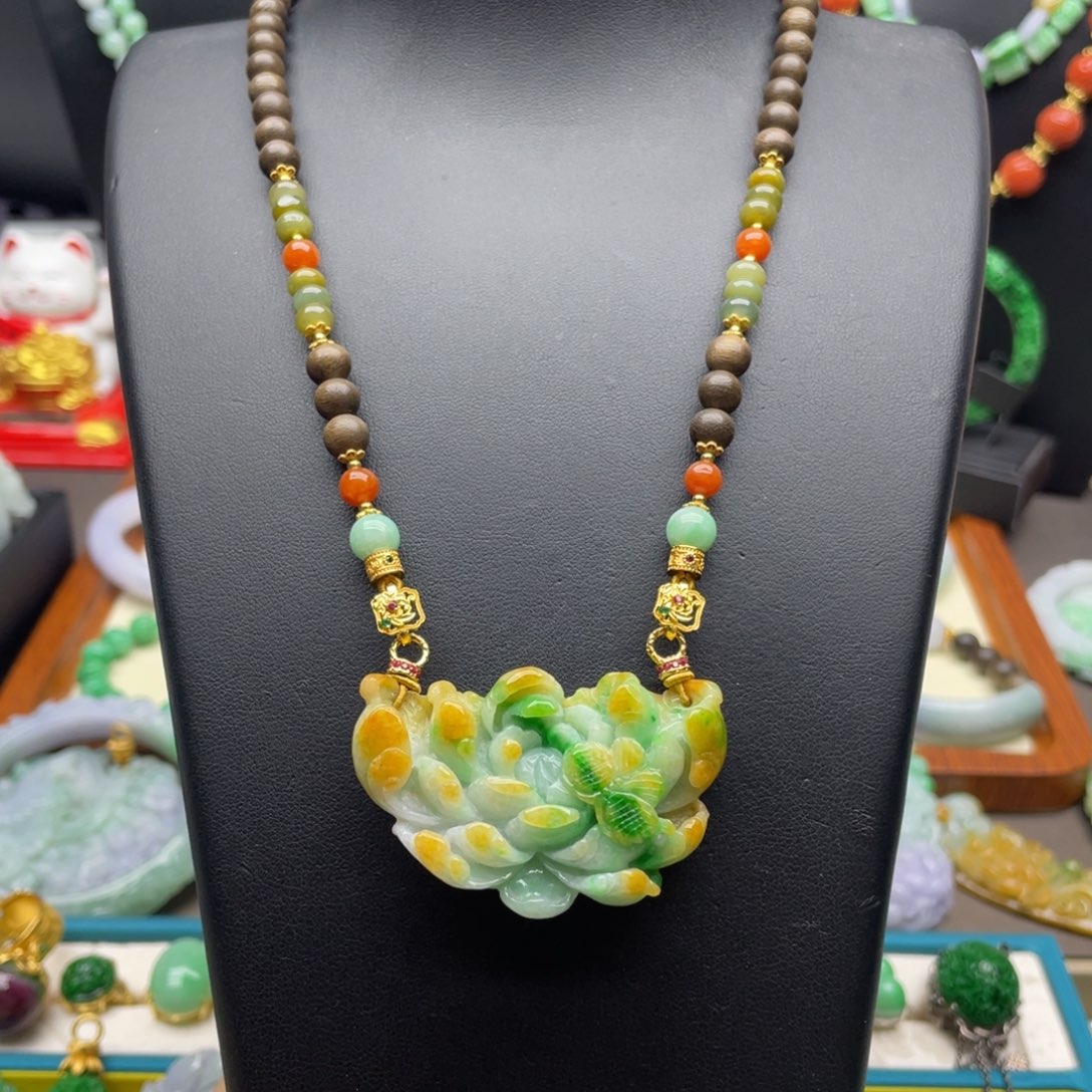 翡翠未镶嵌颈饰翡翠花