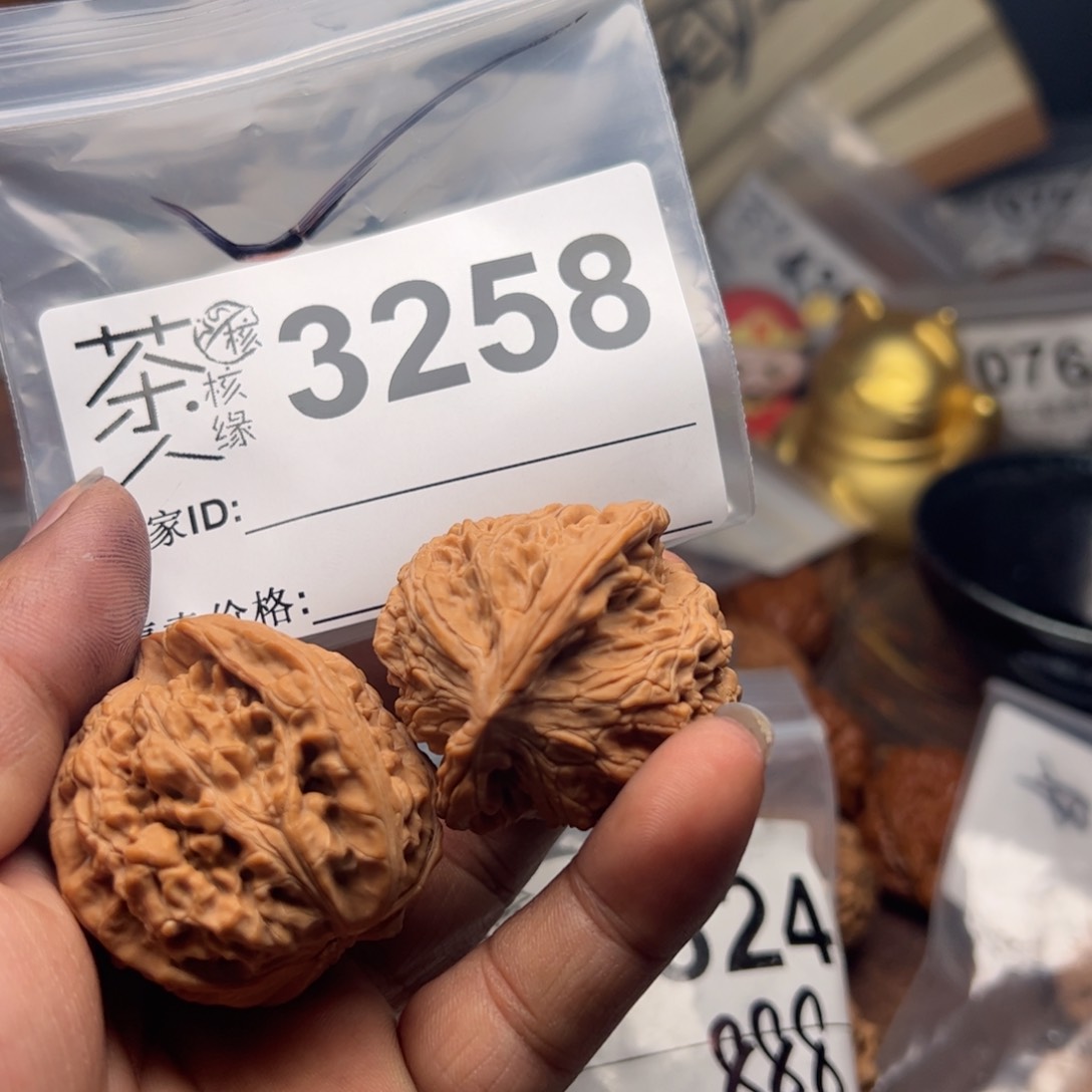 【闪购商品】文玩核桃吊坠今天