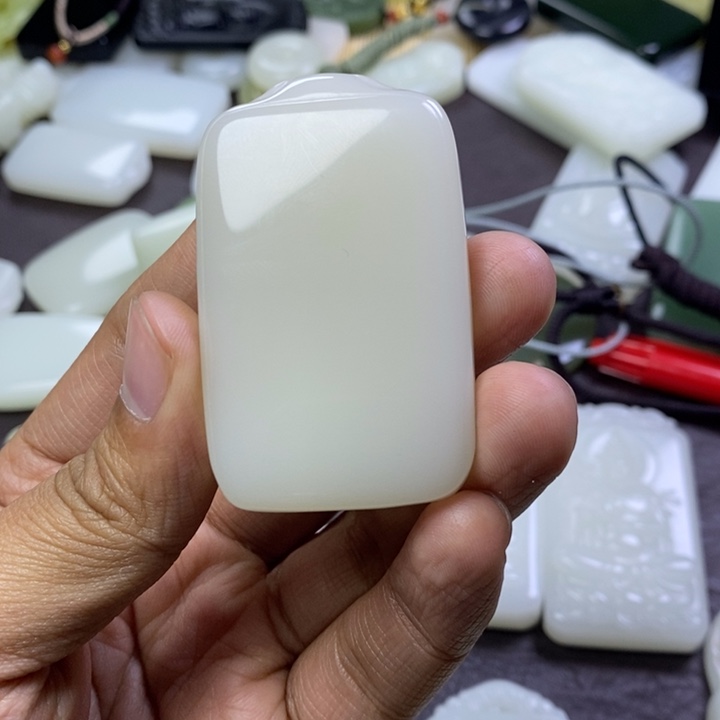 江***任和田玉未镶嵌颈饰