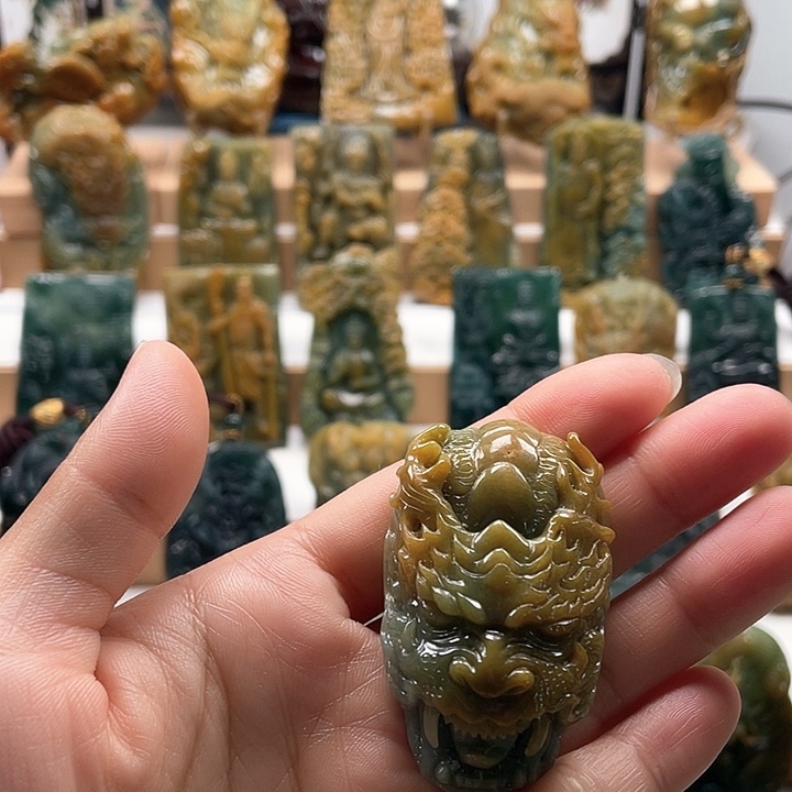 翡翠颈饰未镶嵌天然翡翠A货龙头