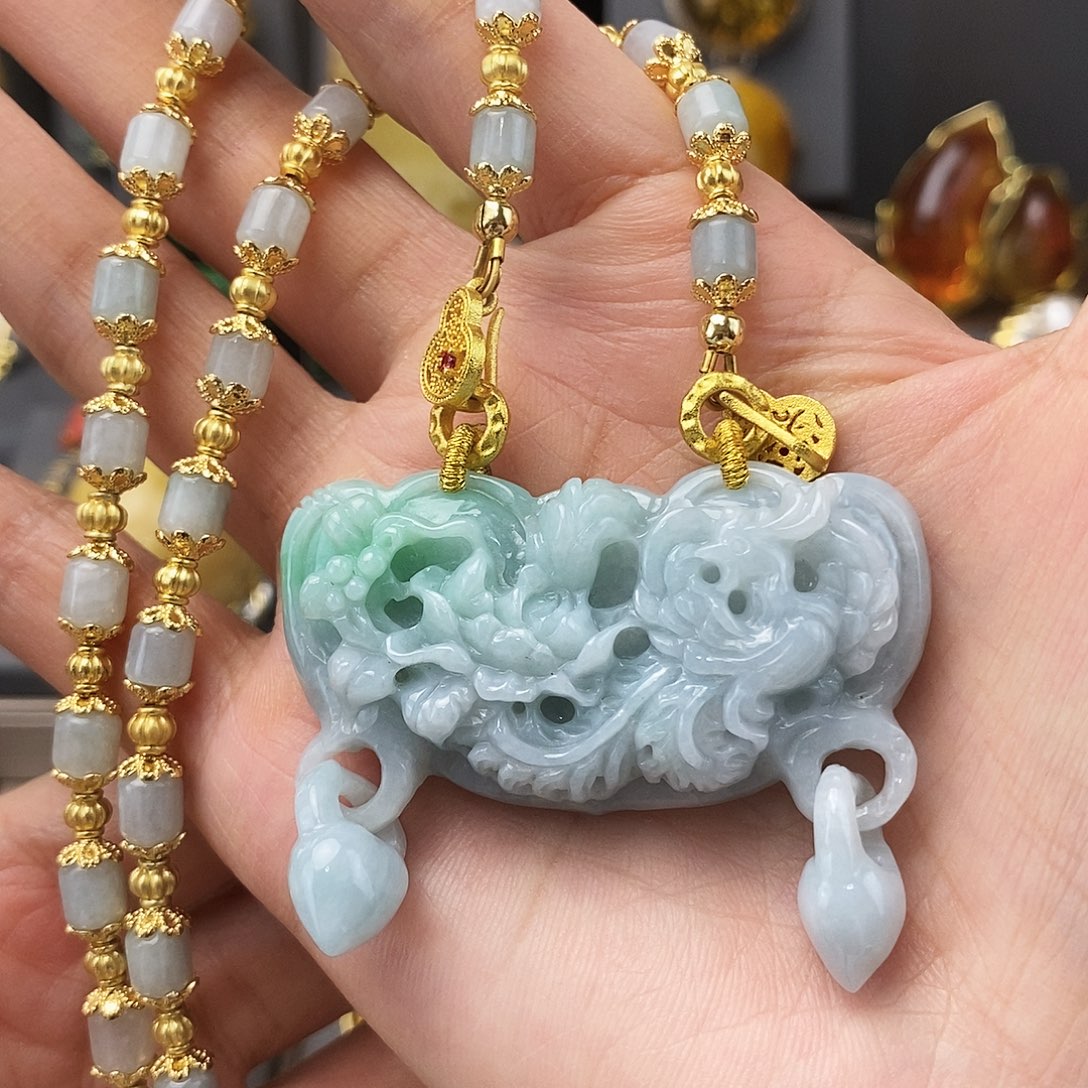 翡翠未镶嵌颈饰项链