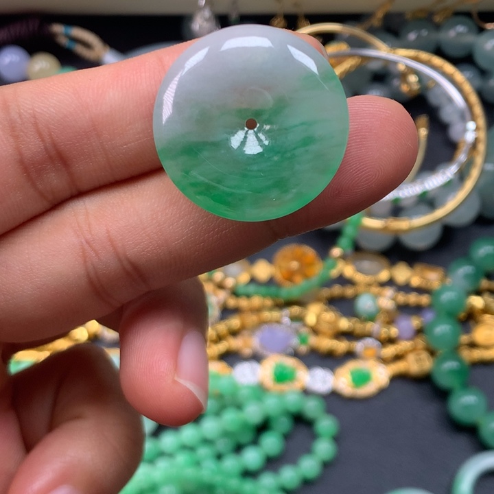 时***水翡翠未镶嵌颈饰平安扣