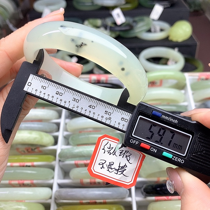 蛇纹石玉手镯未镶嵌771