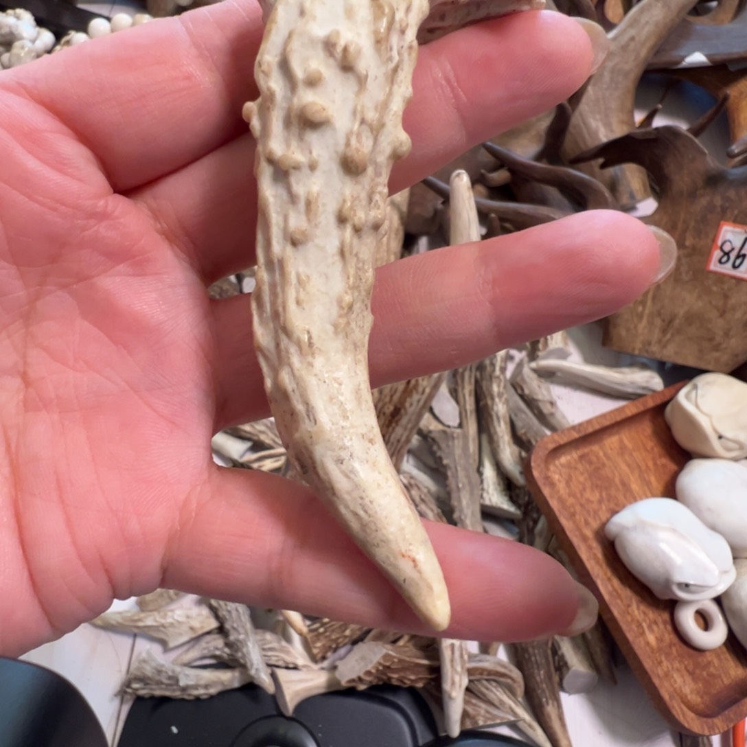 鹿骨把件胖**馋手把件