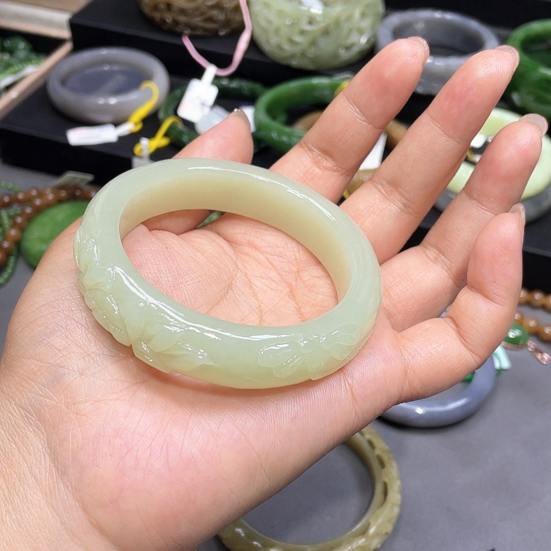 和田玉手镯5758圈口67未镶嵌