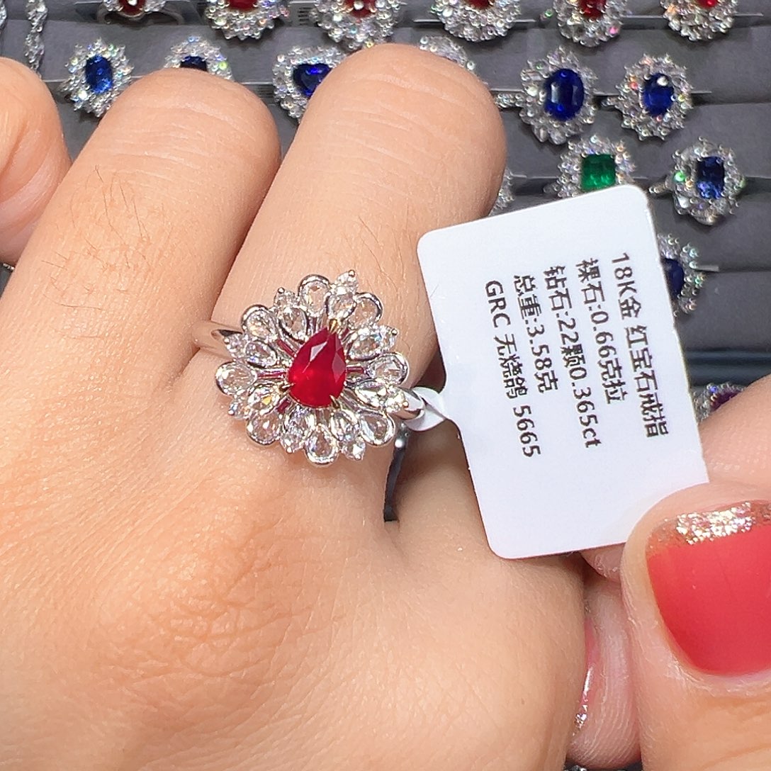 红宝石戒指18K金镶嵌