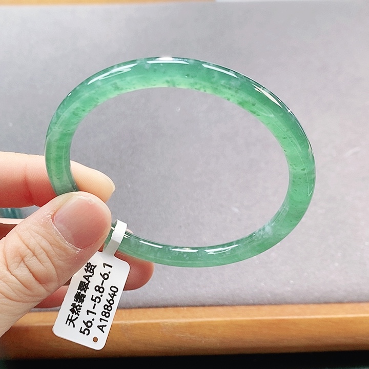 【闪购商品】翡翠手镯（圆镯）未镶嵌
