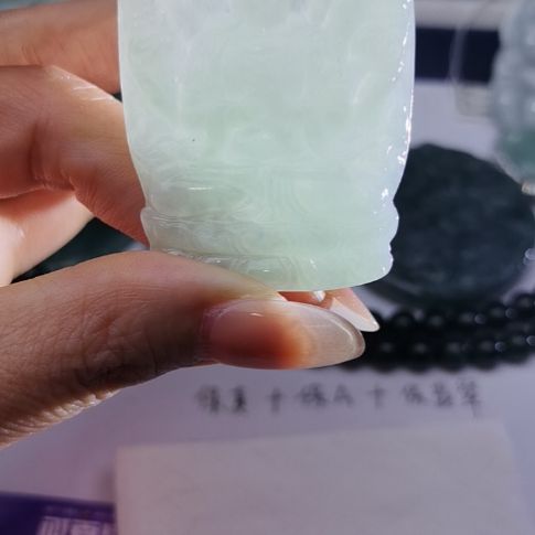 翡翠颈饰未镶嵌天然的A货翡翠