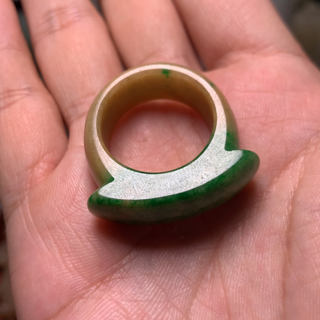 翡翠挂件未镶嵌逸**房