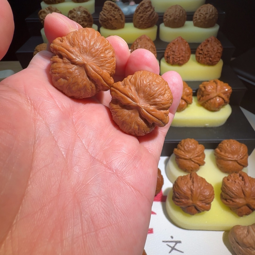 文玩核桃吊坠元宝