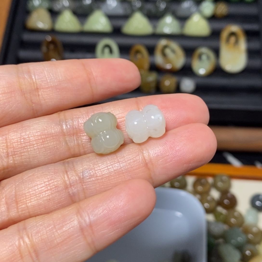 蕊***囍和田玉未镶嵌手链