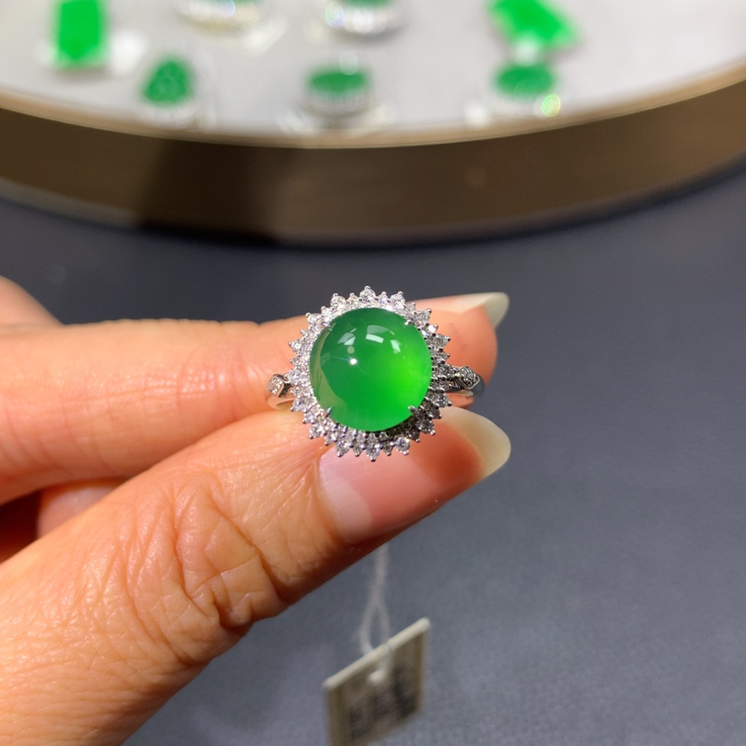 翡翠戒指18K金镶嵌翡翠